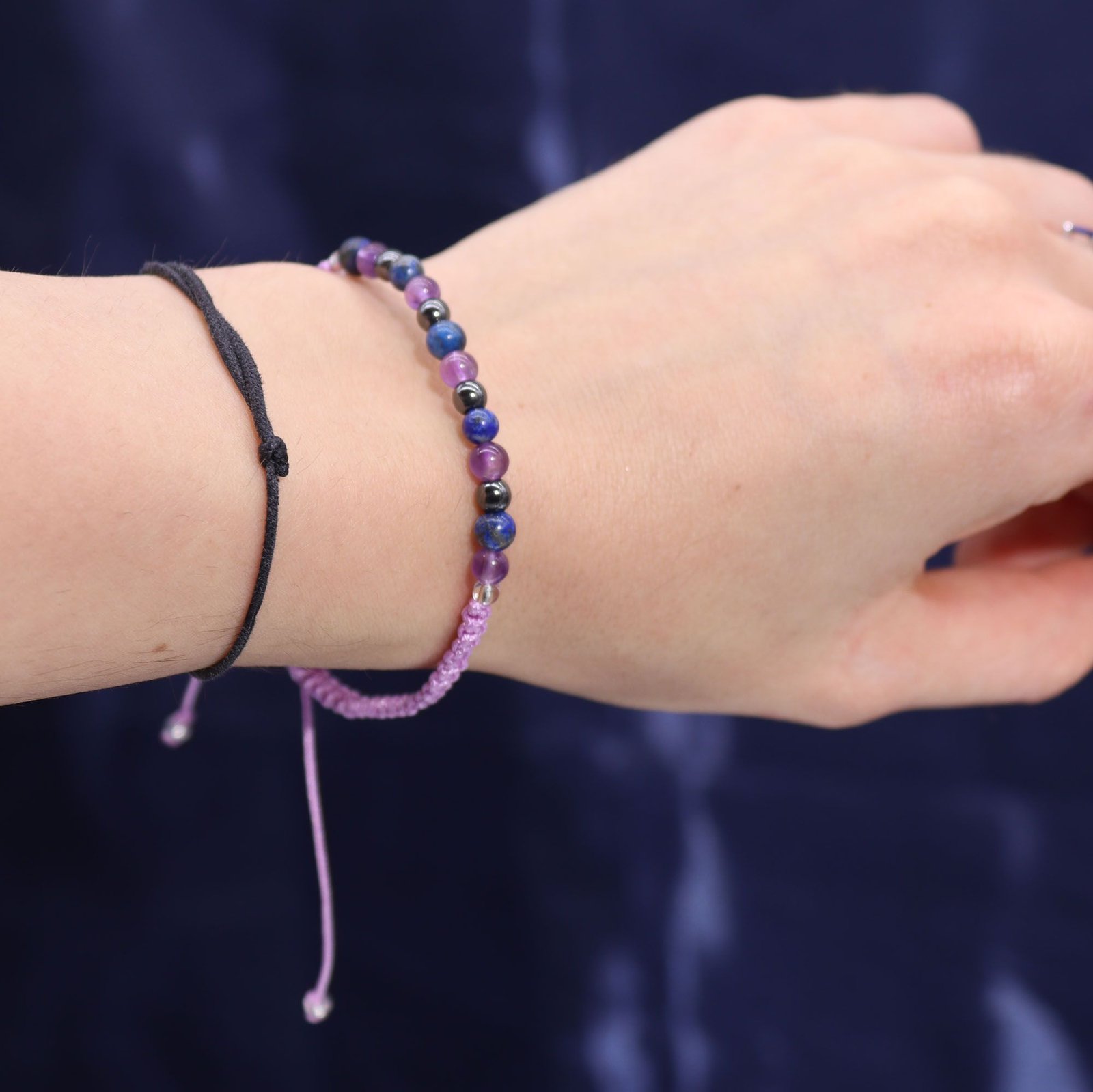 Aquarius Candle with Gemstone Bracelet – Amethyst, Lapis Lazuli, Hematite